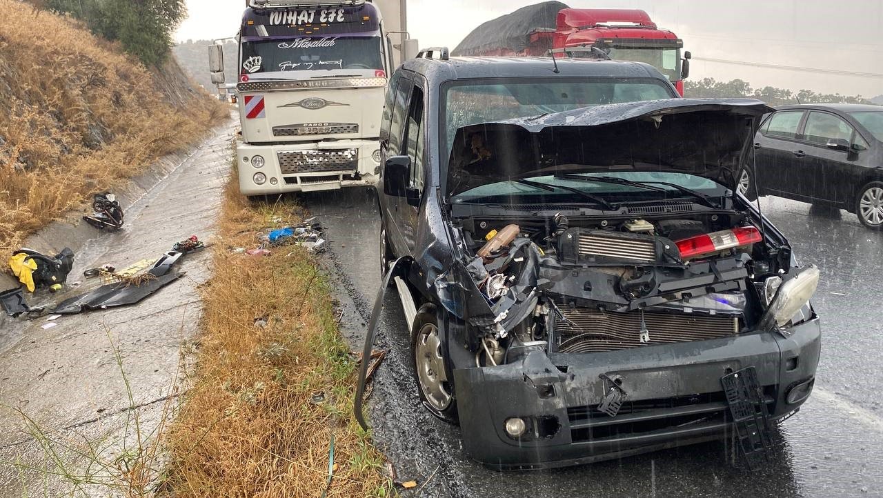 Aydın’da sağanak yağış kaza getirdi