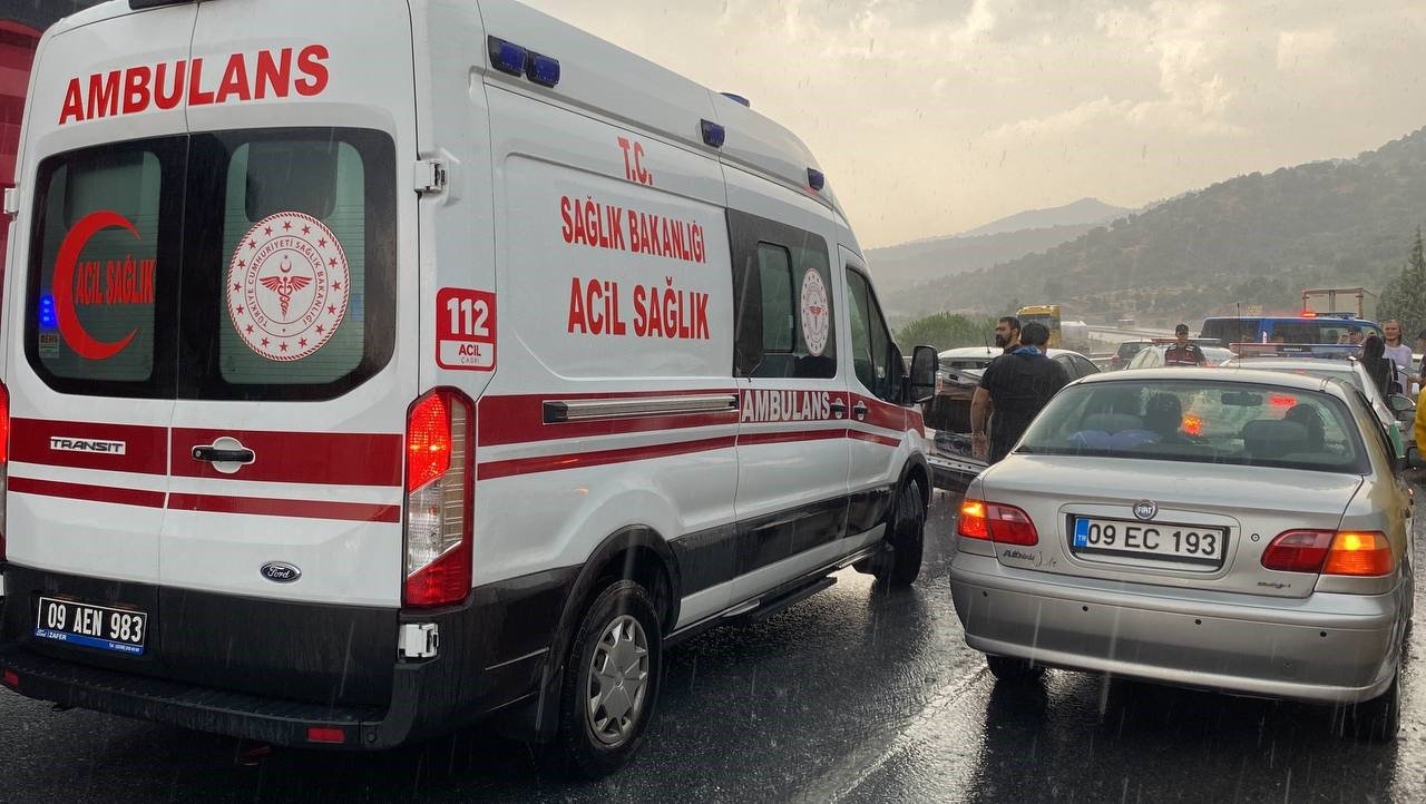 Aydın’da sağanak yağış kaza getirdi