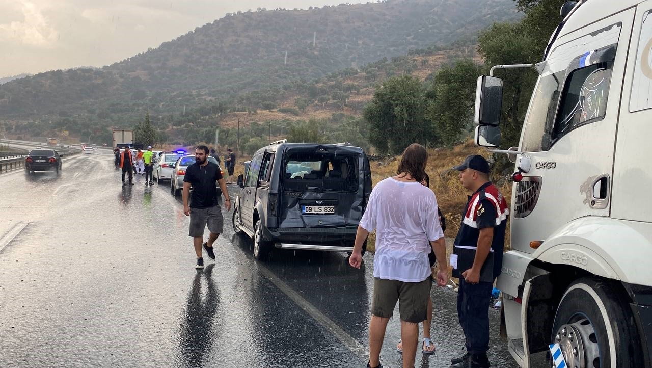 Aydın’da sağanak yağış kaza getirdi