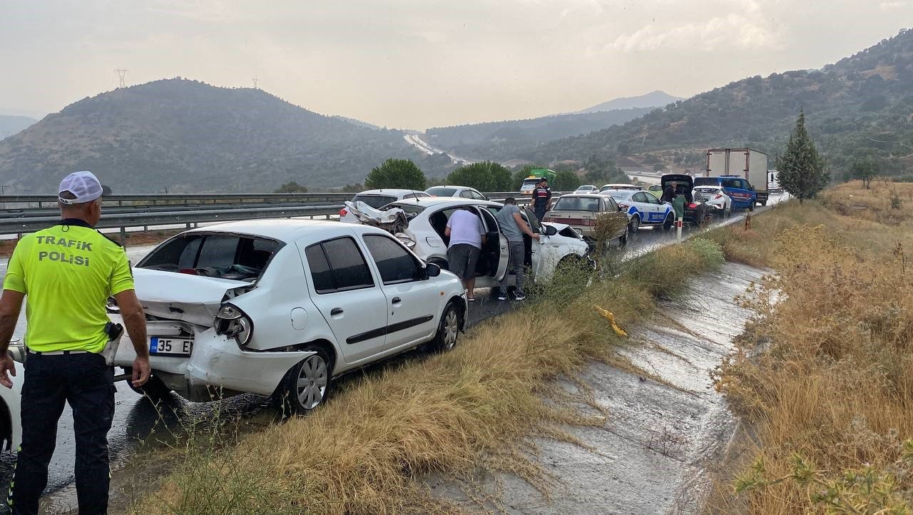Aydın’da sağanak yağış kaza getirdi