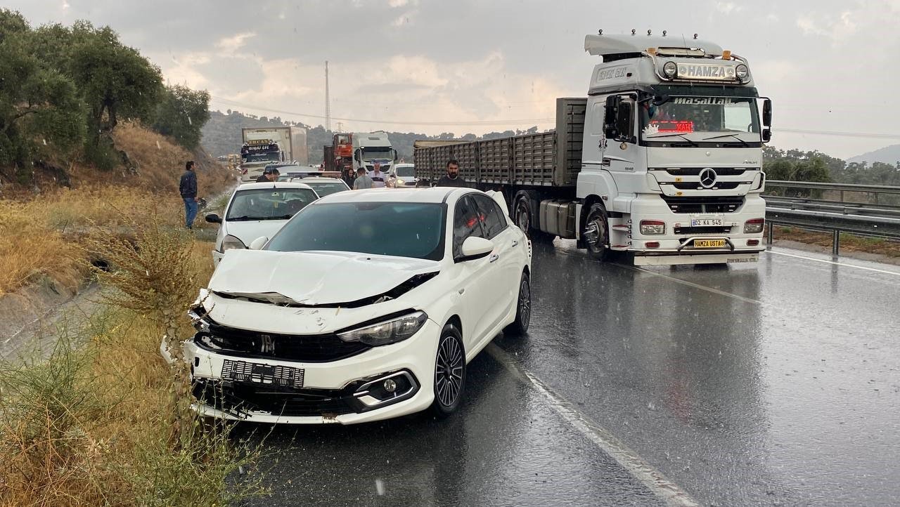 Aydın’da sağanak yağış kaza getirdi
