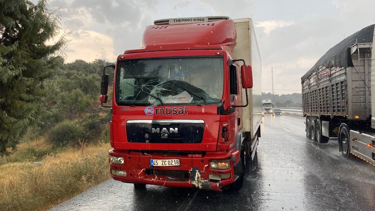 Aydın’da sağanak yağış kaza getirdi