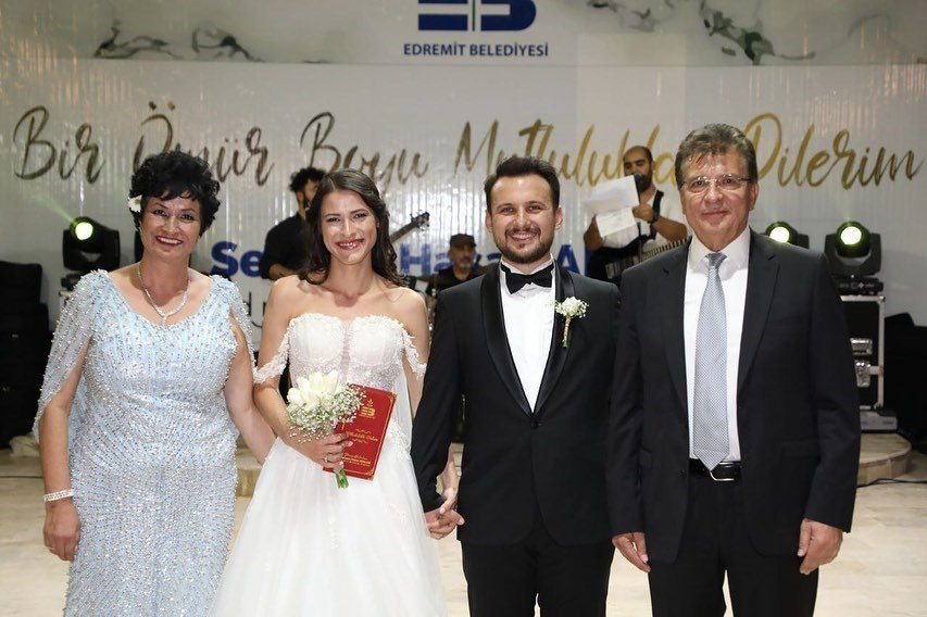 Kendi kızının nikâhını kıydı