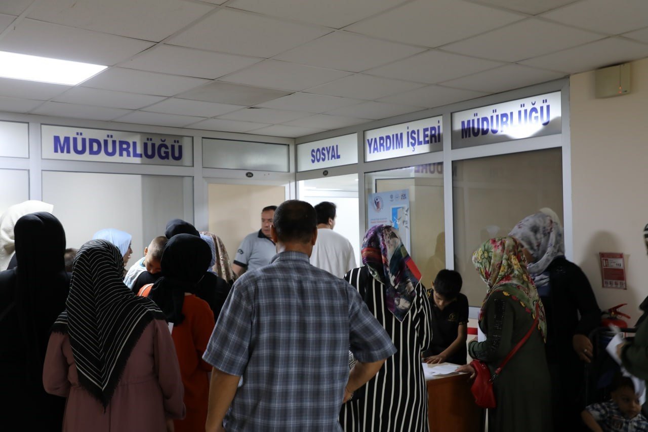 Edremit Belediyesi’nden kırtasiye yardımı