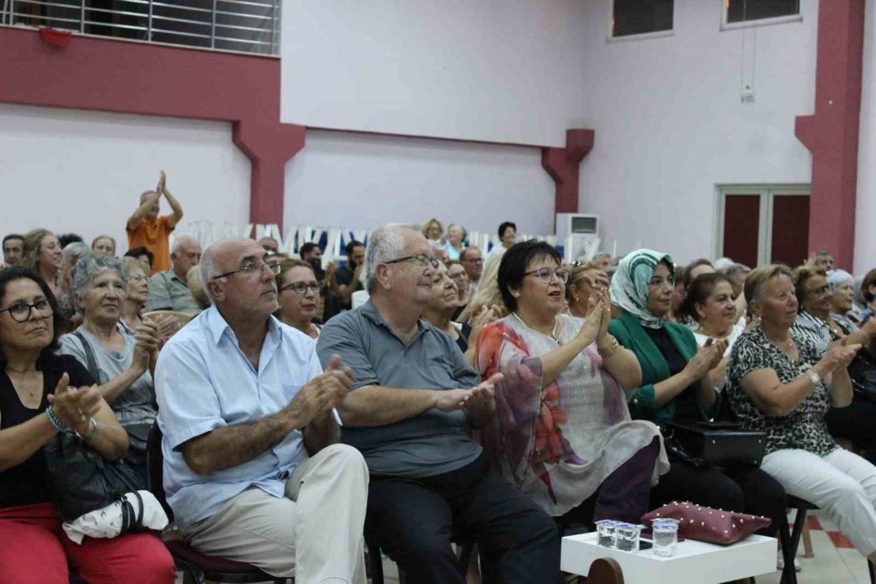 Gömeç’te halk müziği konseri büyük ilgi gördü