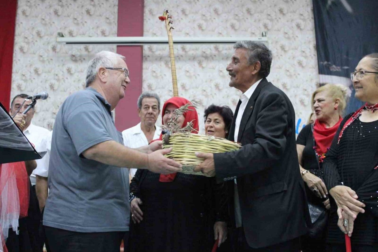 Gömeç’te halk müziği konseri büyük ilgi gördü