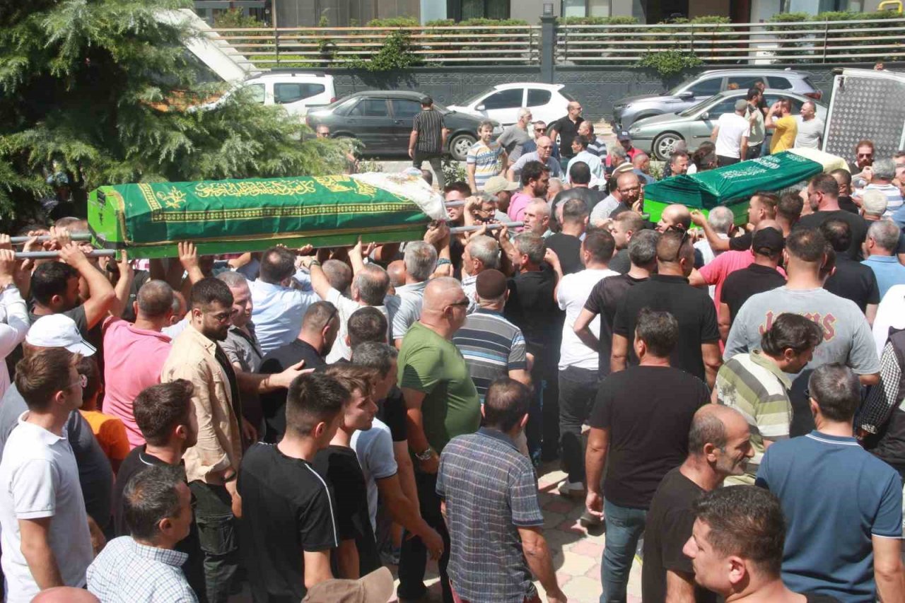 Trafik kazasında ölen çift son yolculuğunu uğurlandı