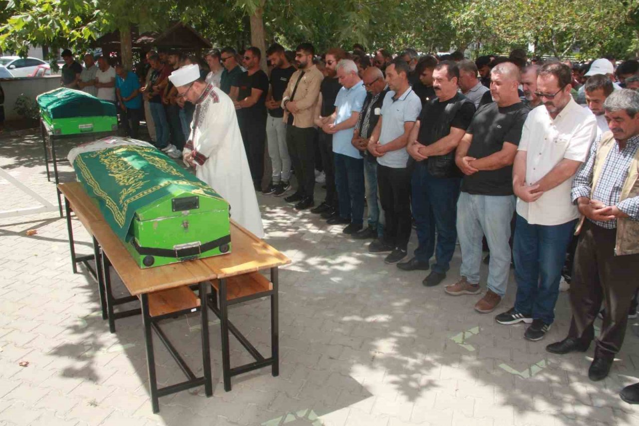 Trafik kazasında ölen çift son yolculuğunu uğurlandı