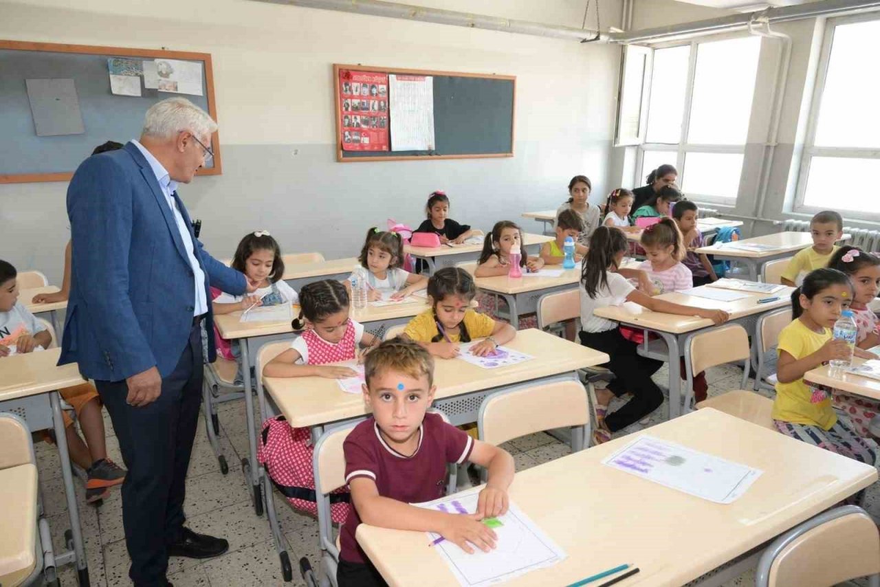 Güder, öğrencileri sevindirdi