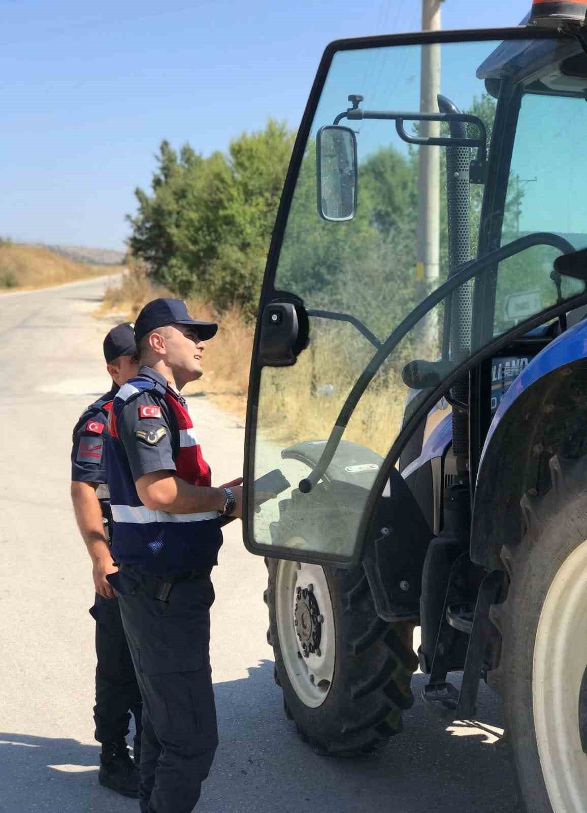 Bilecik’te arama kaydı bulunan 2 kişi yakalandı