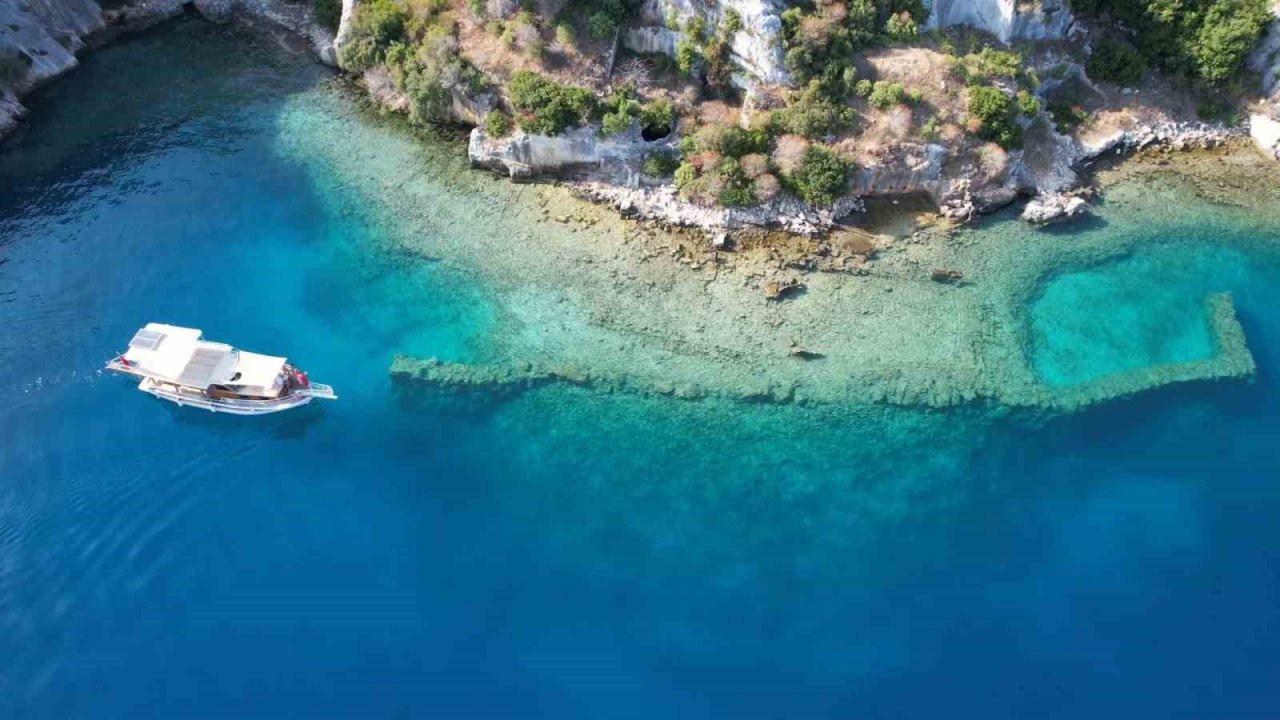 Bin 500 yıl önce depremle birlikte denizin yuttuğu şehir tekne turlarının merkezi oldu