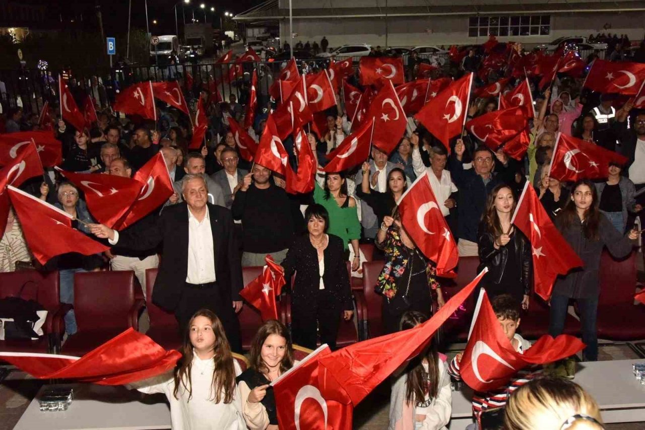 Bozüyük kurtuluşunu Sıla’nın muhteşem konseri ile kutladı