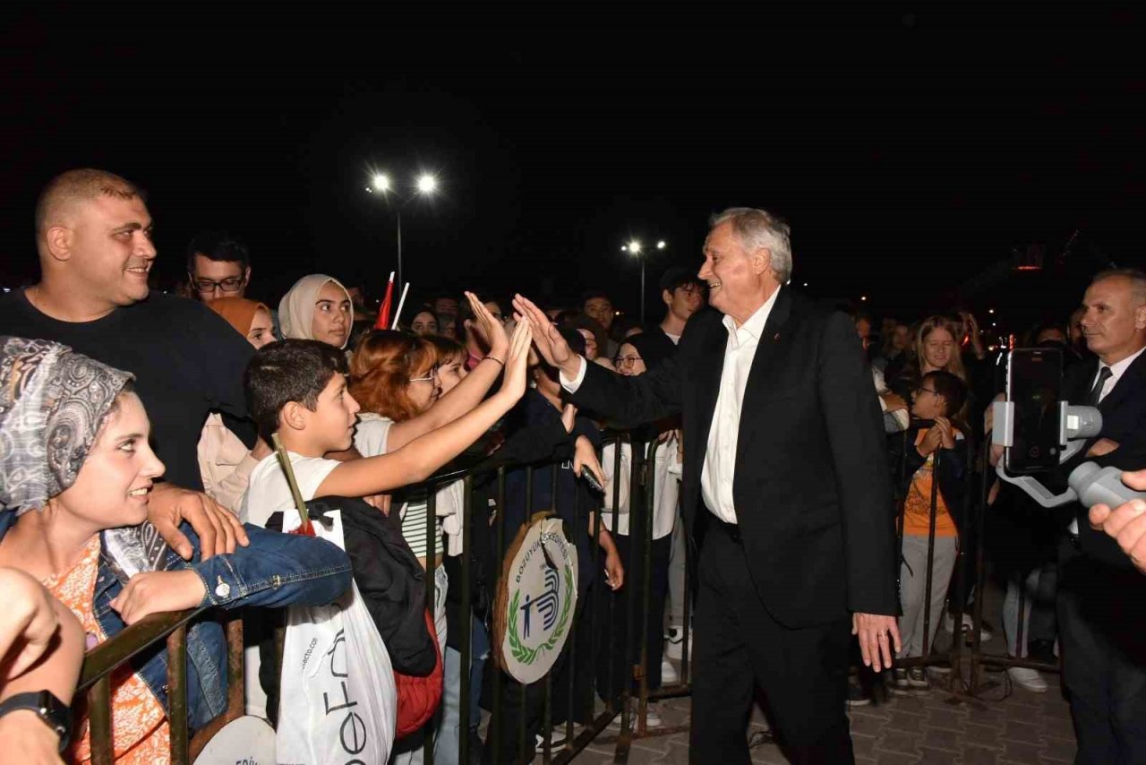 Bozüyük kurtuluşunu Sıla’nın muhteşem konseri ile kutladı