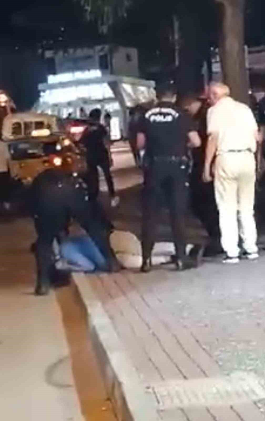 Sözlü tartışma bıçaklı kavgaya dönüştü : 1 yaralı