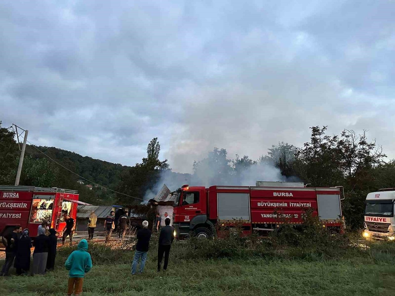Ahşap evde çıkan yangın evi kullanılamaz hale getirdi