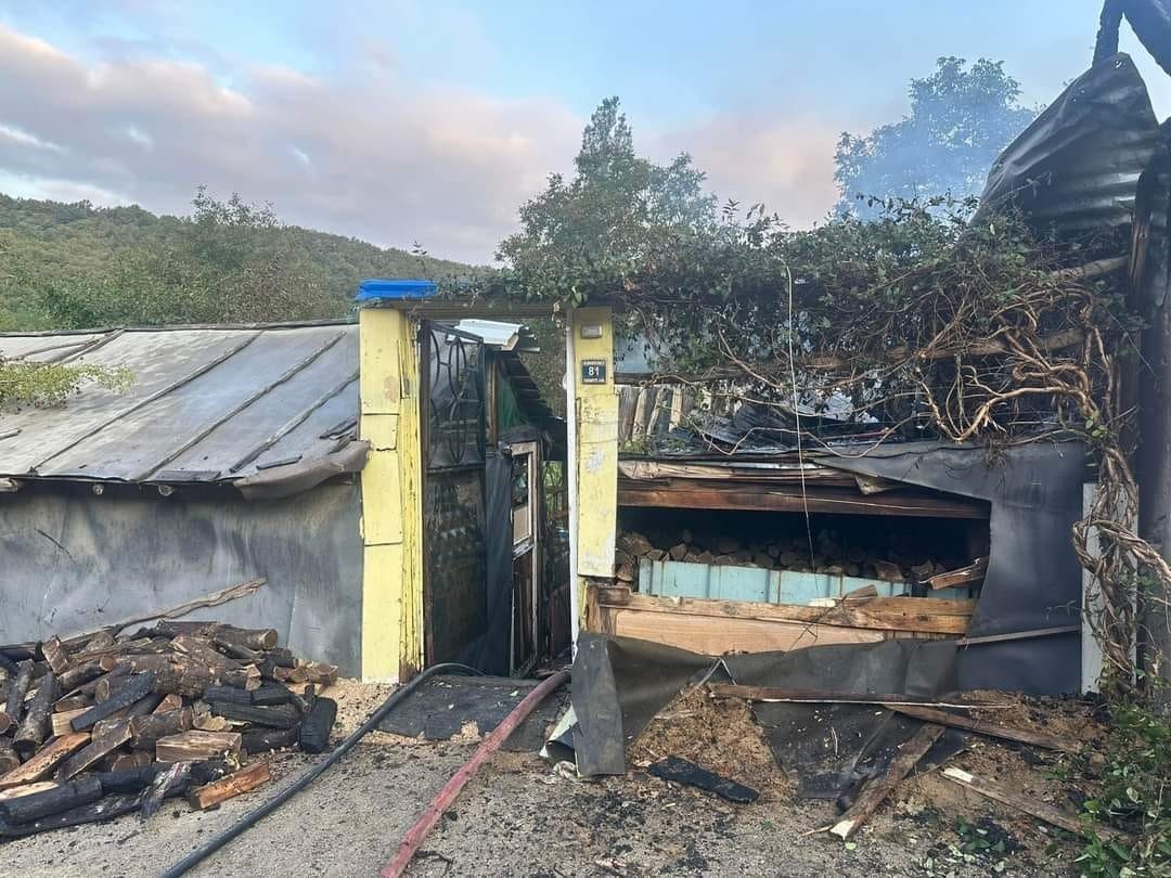 Ahşap evde çıkan yangın evi kullanılamaz hale getirdi