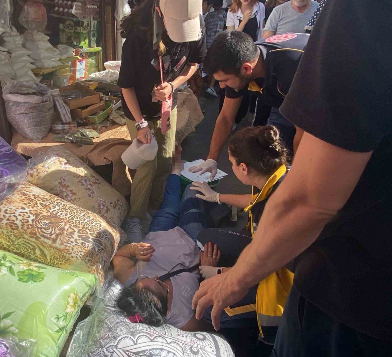 Otomobil ayağını ezdi: O anlar kamerada