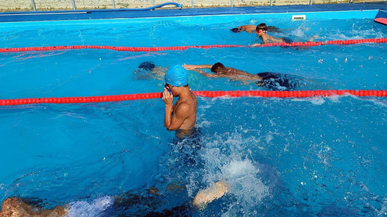Çekerek’te “Yüzme Bilmeyen kalmasın” projesi ile 150 genç yüzme öğrendi