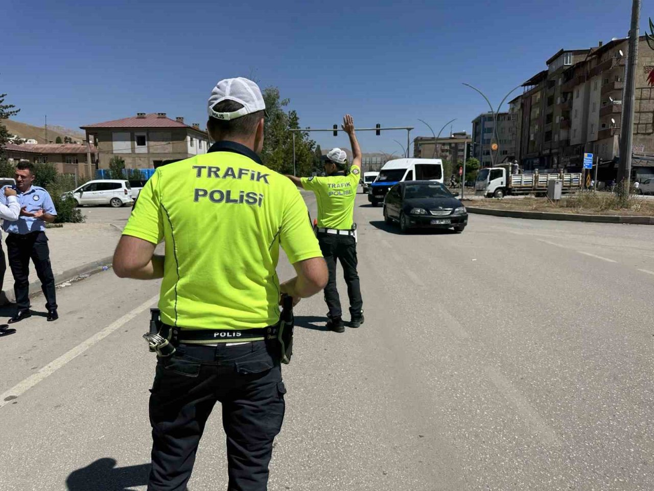 Yüksekova’da toplu taşıma araçları denetlendi