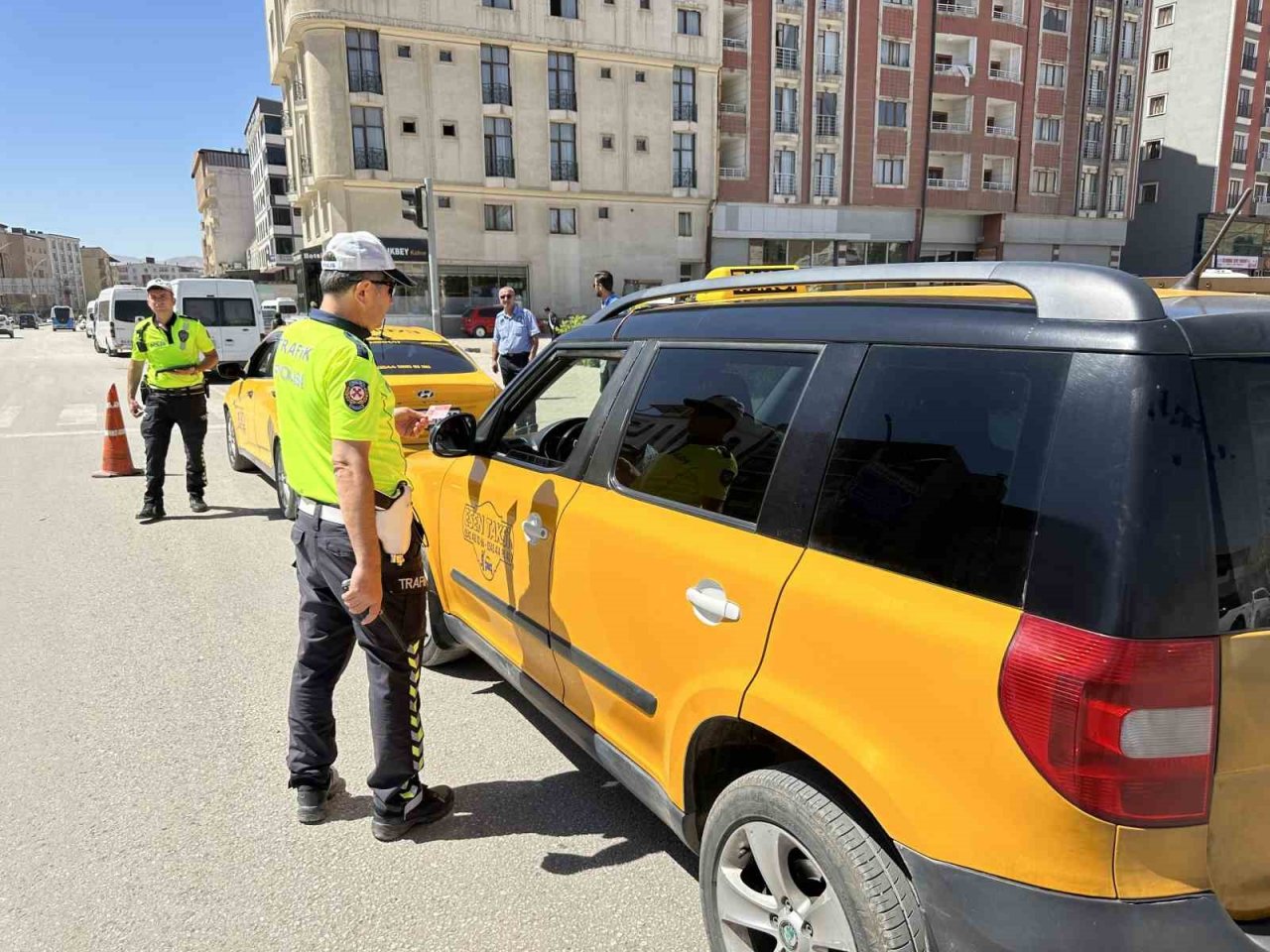 Yüksekova’da toplu taşıma araçları denetlendi