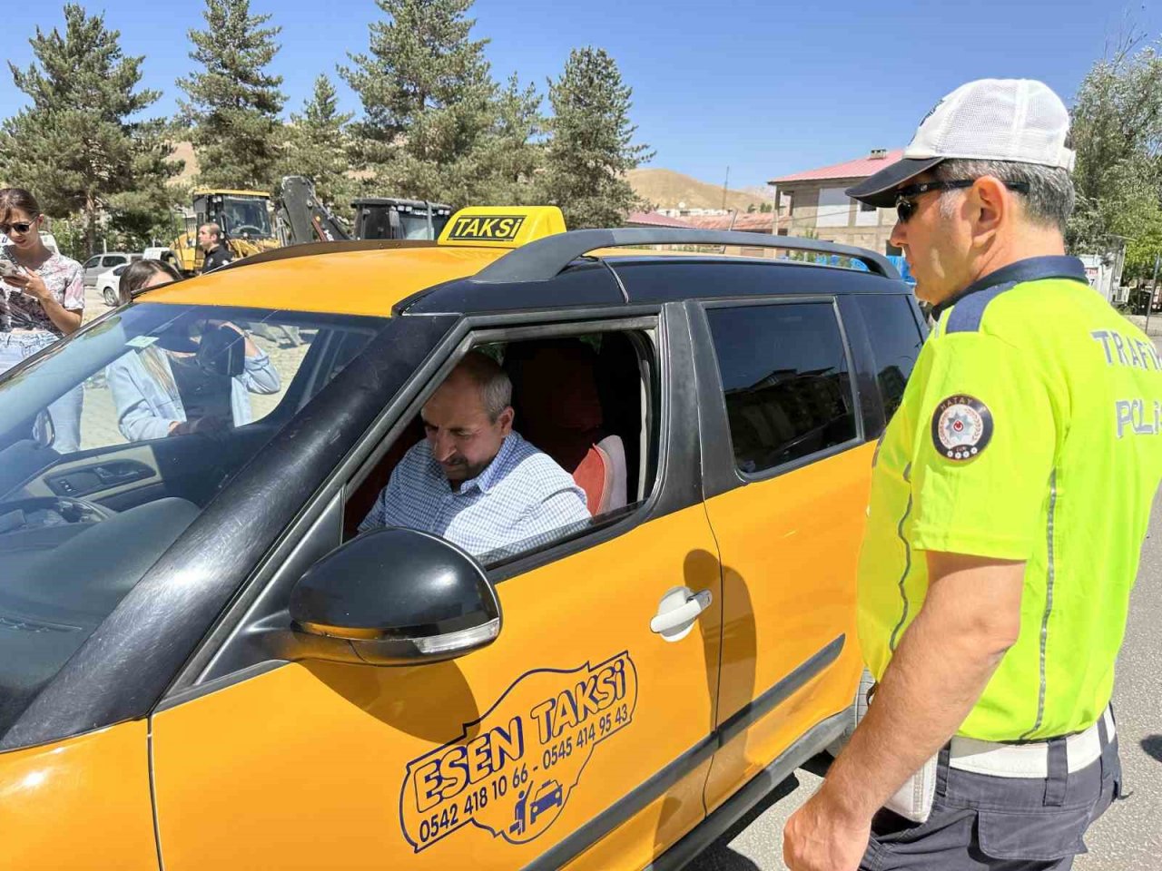 Yüksekova’da toplu taşıma araçları denetlendi