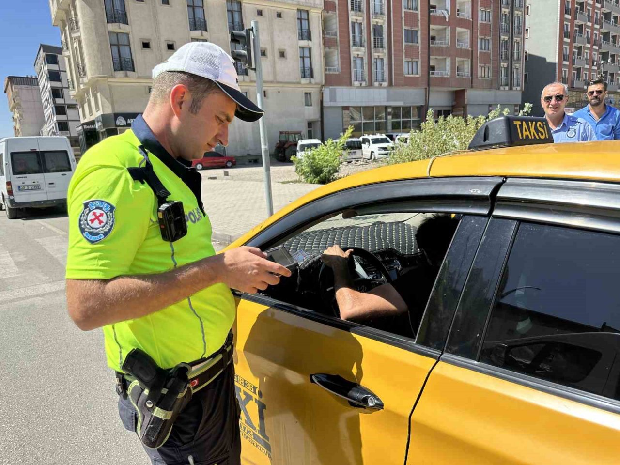 Yüksekova’da toplu taşıma araçları denetlendi