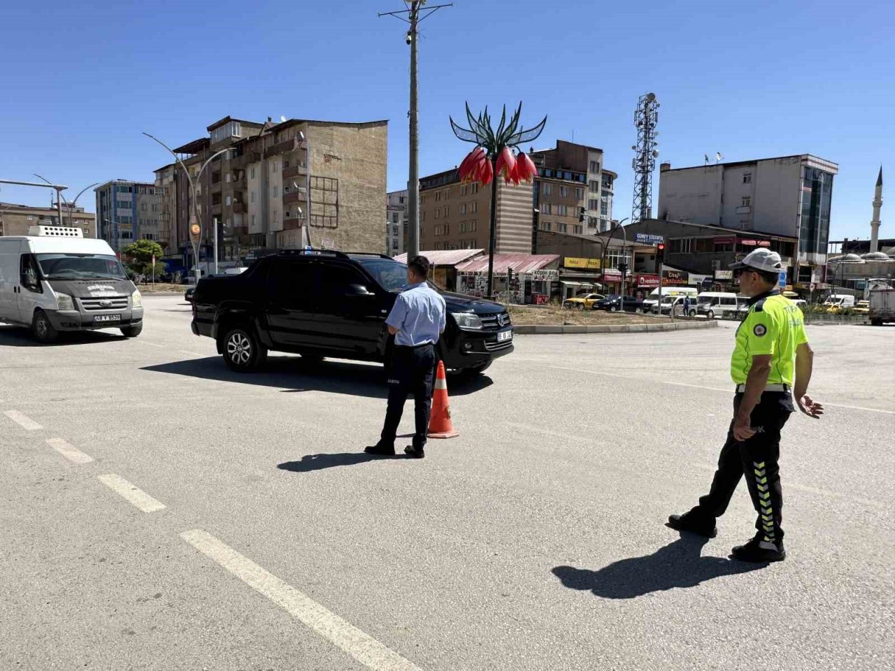 Yüksekova’da toplu taşıma araçları denetlendi
