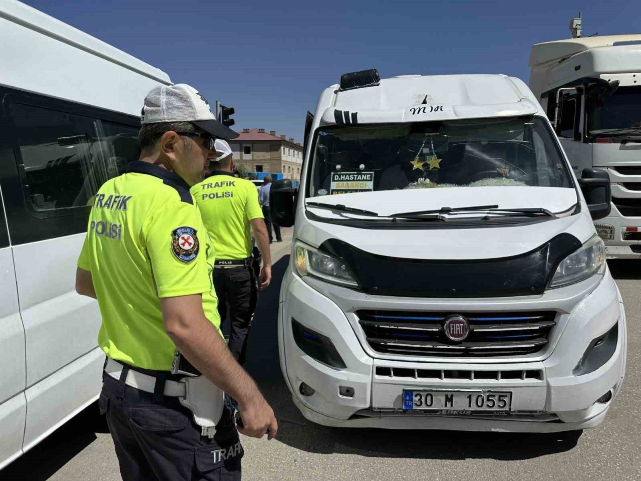 Yüksekova’da toplu taşıma araçları denetlendi