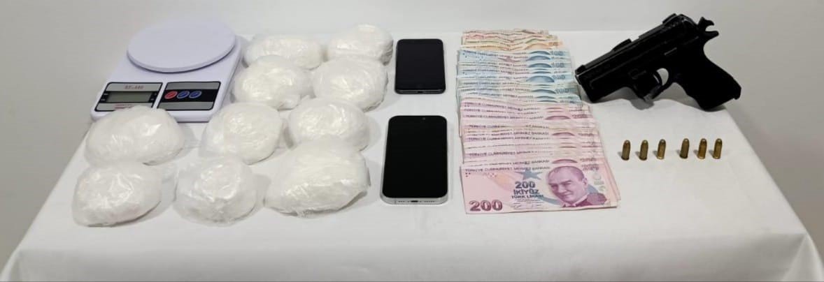 Kiralık evde uyuşturucu satarken jandarmaya yakalandı