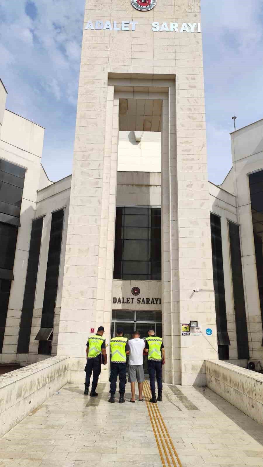 Kiralık evde uyuşturucu satarken jandarmaya yakalandı