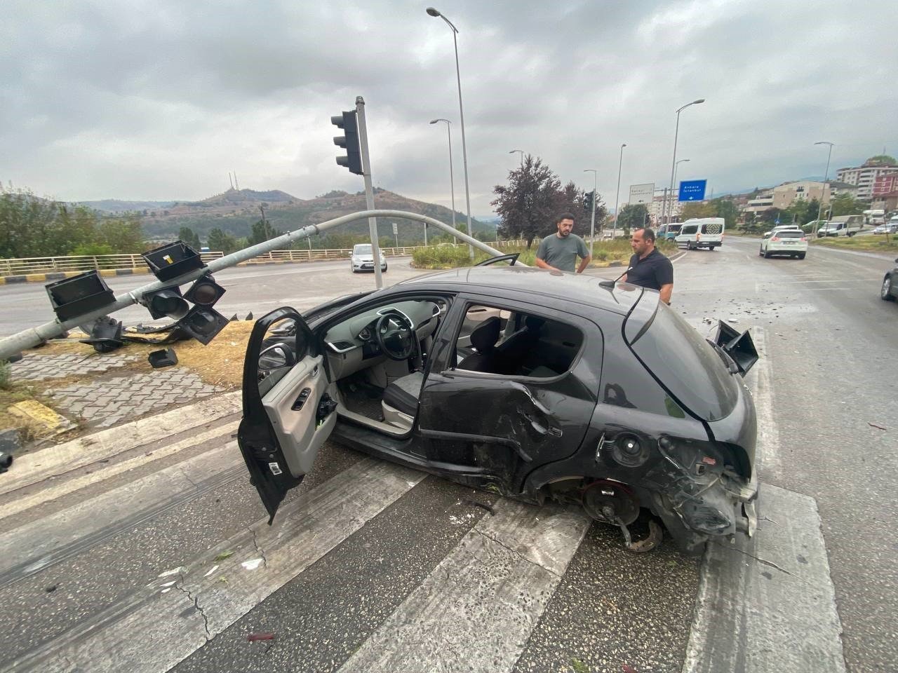 Kazada yaralanan sürücü hastaneden firar etti