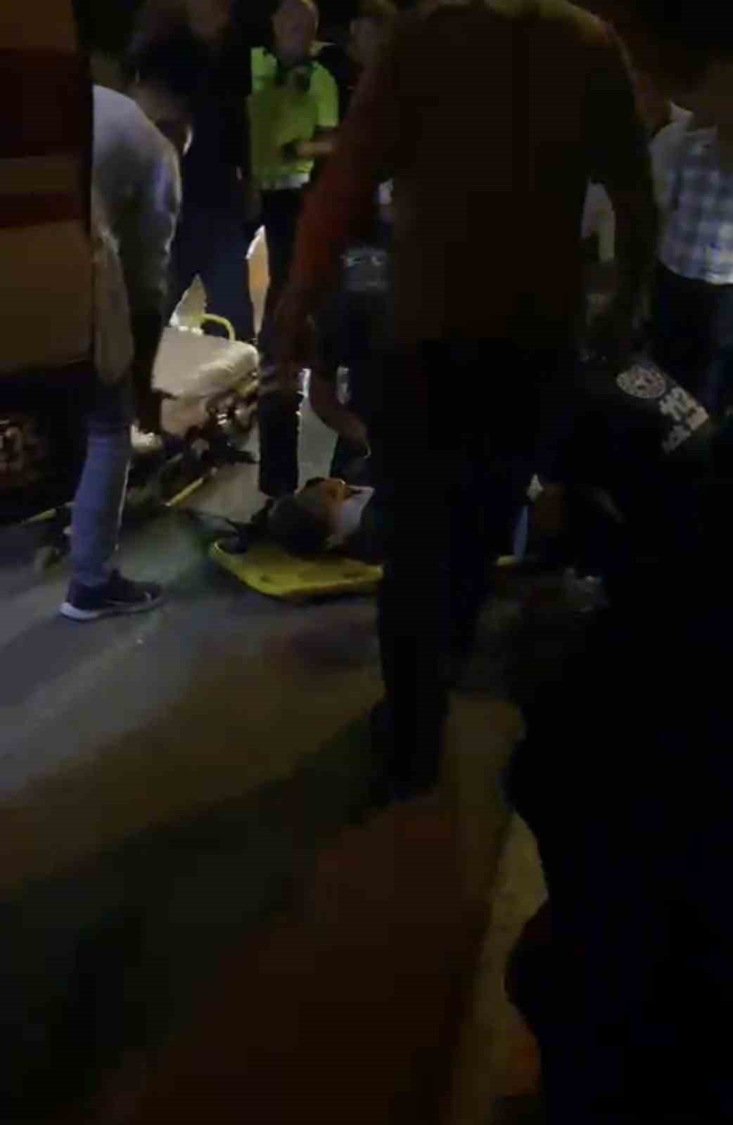 Caddeden karşıya geçmek isteyen kadına otomobil çarptı: 1 yaralı