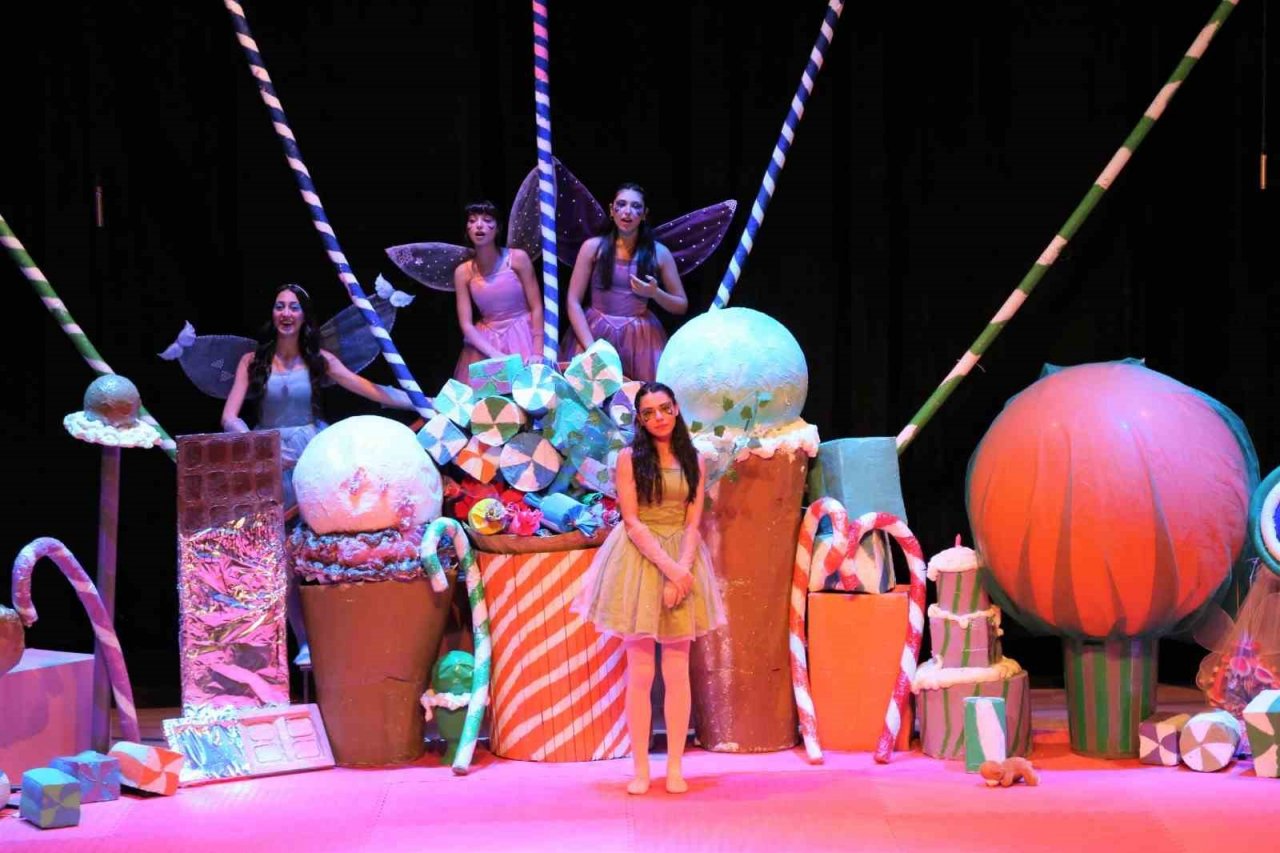 Keçiören’de çocuklar tiyatroya gitti