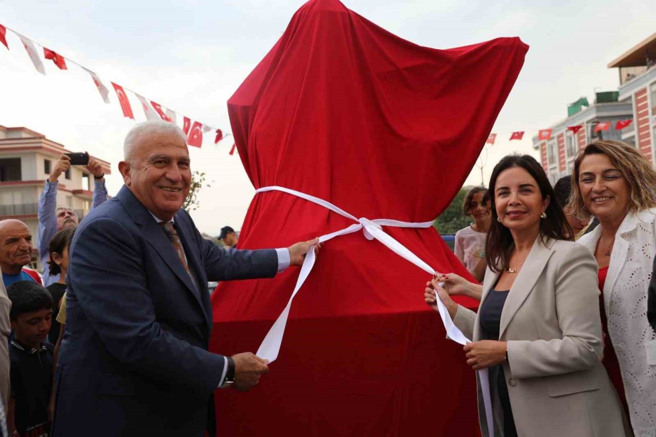 Efeler’de 4 Eylül Aşık Veysel Parkı açıldı