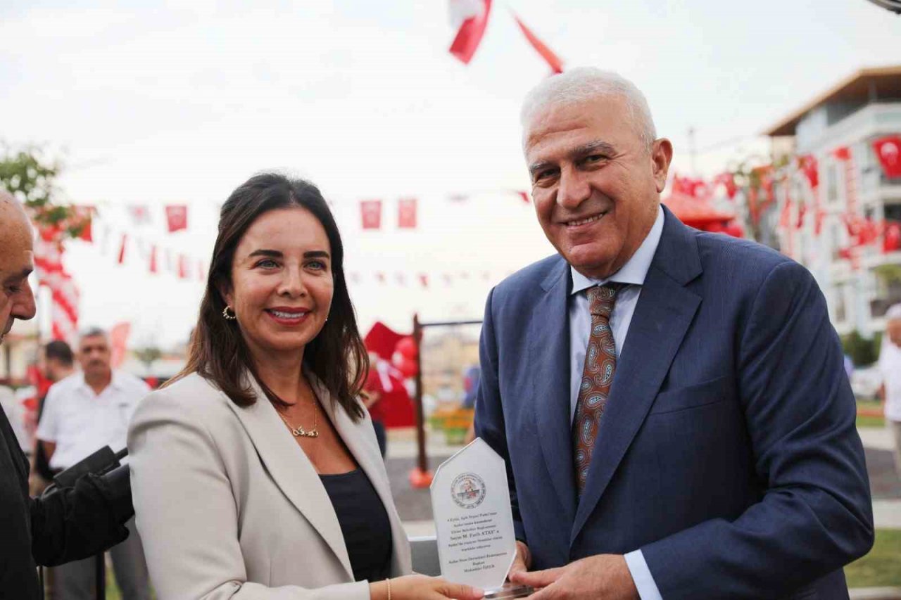 Efeler’de 4 Eylül Aşık Veysel Parkı açıldı