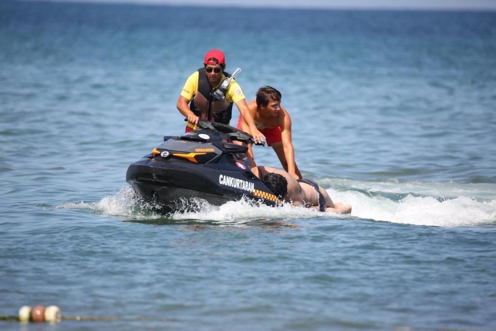 Bir ayda 402 kişi boğulmaktan son anda kurtarıldı