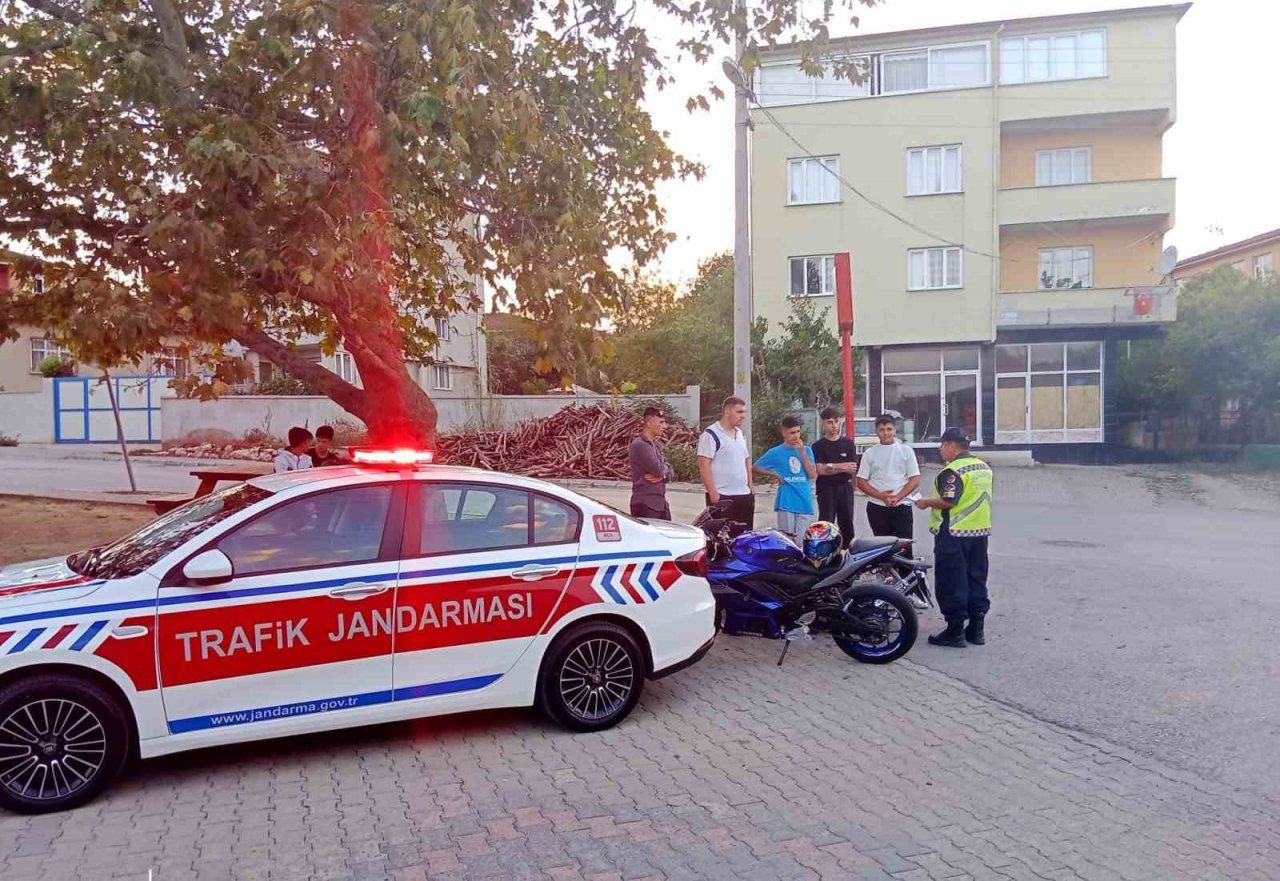 Jandarma son bir ayda 90 bin 418 aracı denetledi