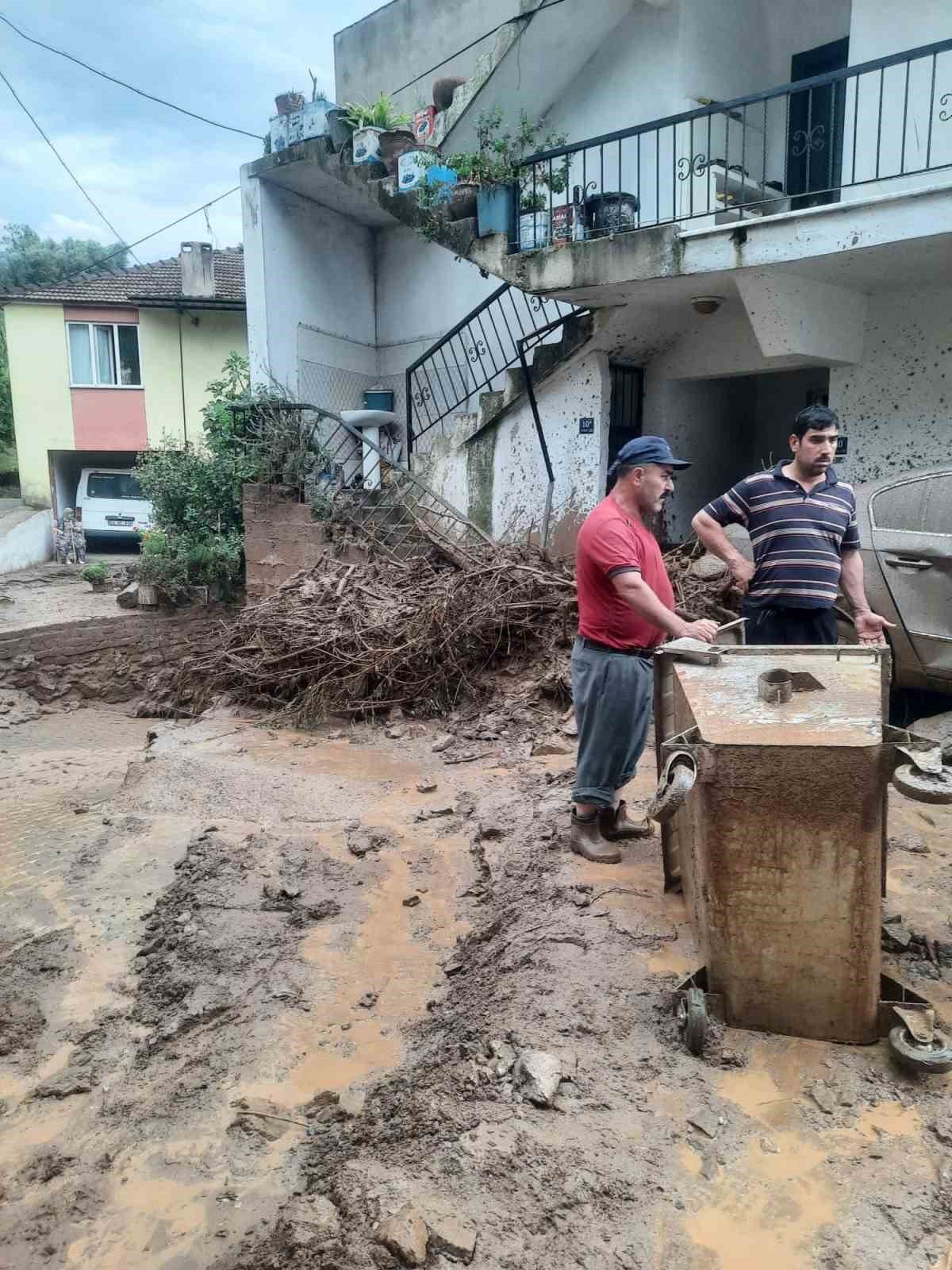 Köşk’te sağanak yağış hayatı felç etti