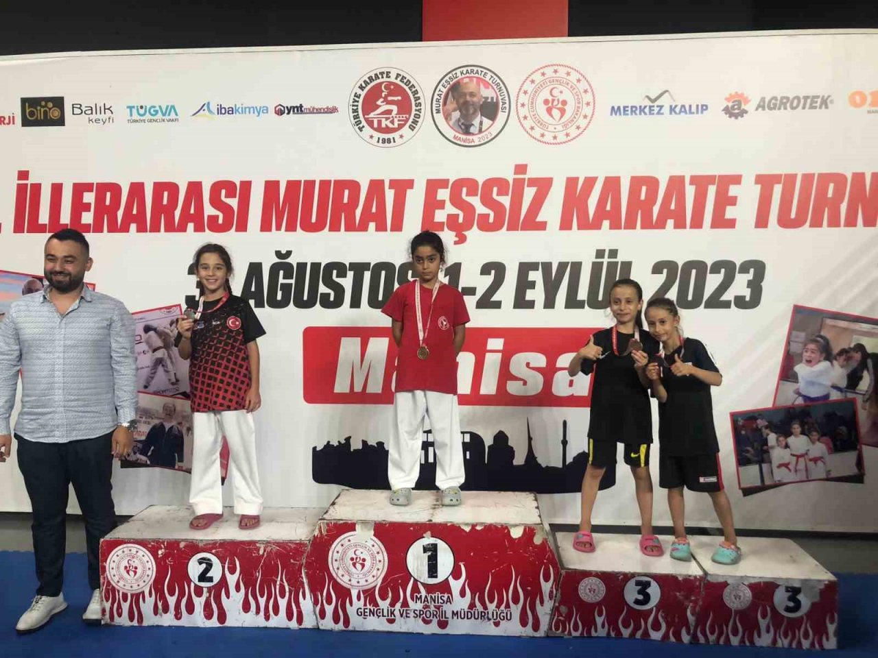 Manisa BBSK Karate Takımı, Murat Eşsiz Karate Turnuvası’nı 11 madalya ile tamamladı