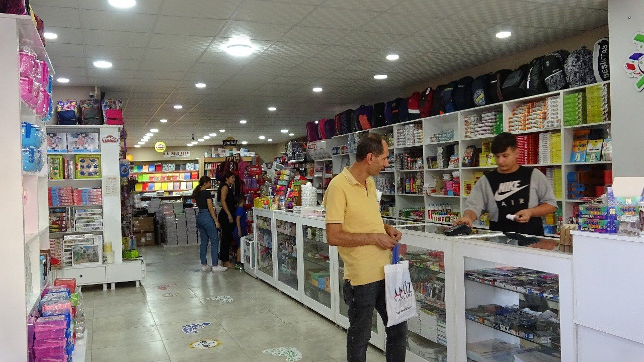Okullar açıldı, kırtasiyeciler hazırlıklarını tamamladı