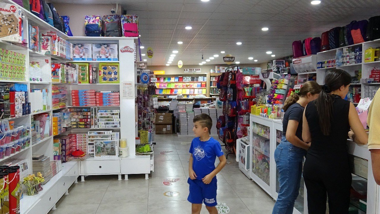 Okullar açıldı, kırtasiyeciler hazırlıklarını tamamladı