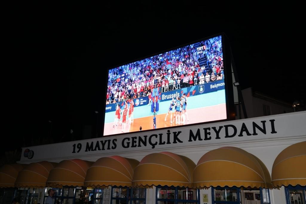 Marmarisliler tek yürek oldu Filenin sultanlarını izledi