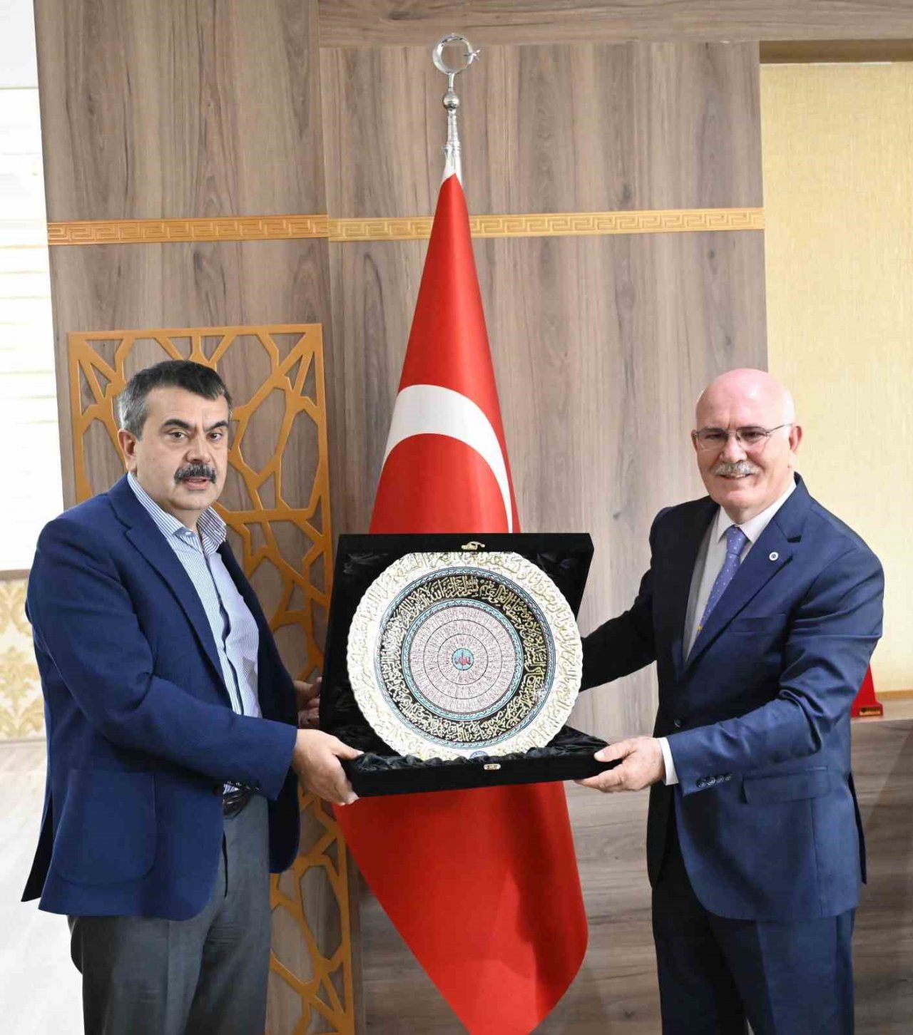 Milli Eğitim Bakanı Tekin, Rektör Savaş ile bir araya geldi