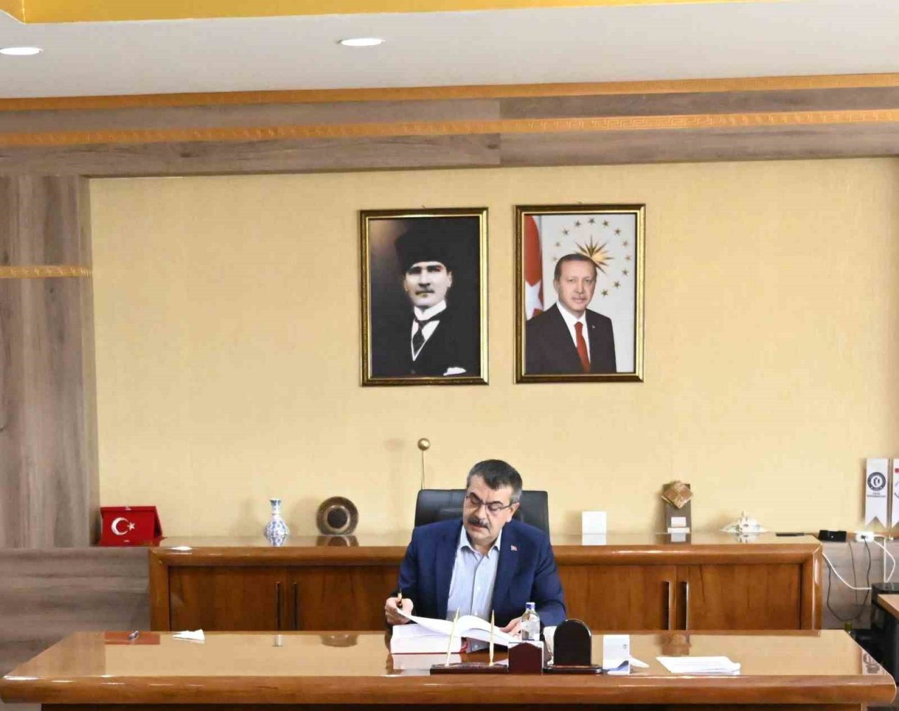 Milli Eğitim Bakanı Tekin, Rektör Savaş ile bir araya geldi