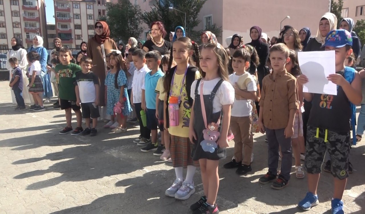 Muş’ta 18 bin öğrenci için ilk ders zili çaldı