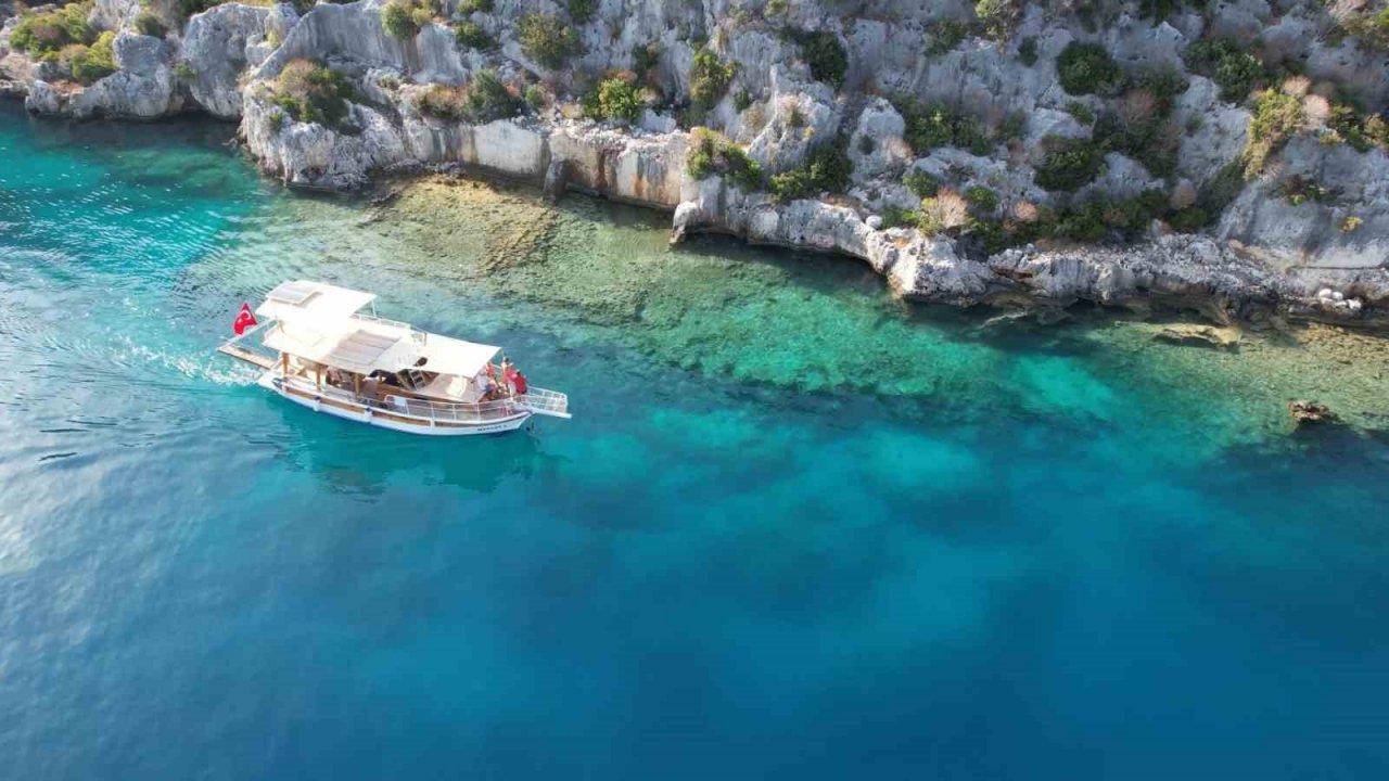 Bin 500 yıl önce depremle birlikte denizin yuttuğu şehir tekne turlarının merkezi oldu