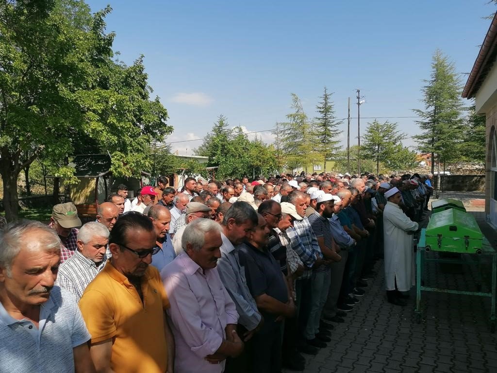 Selde hayatını kaybeden çift son yolculuğuna uğurlandı