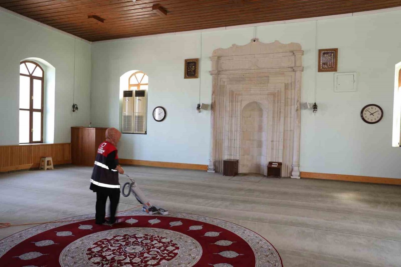 OBB’den cami temizliği