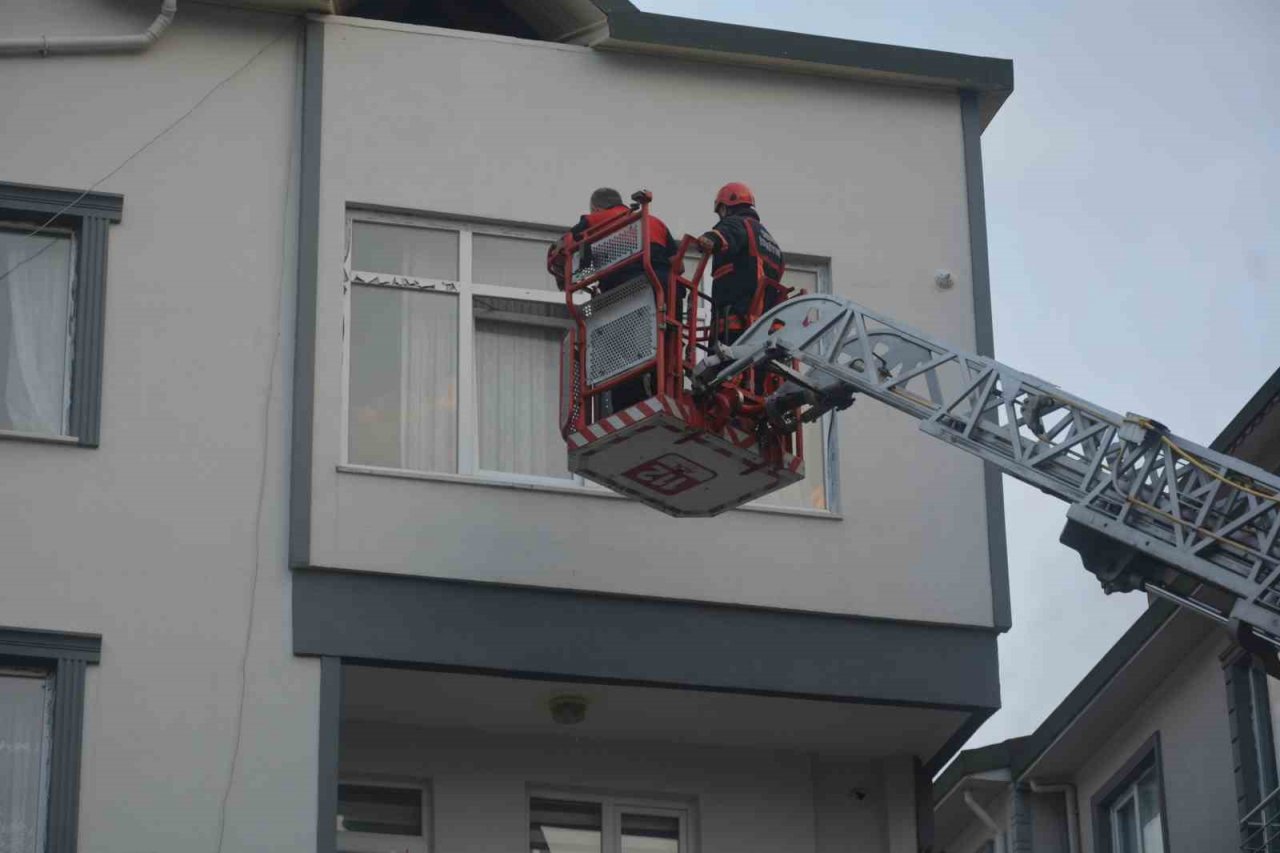 Ordu’da bunalıma giren şahıs önce evini yaktı, sonra yaktığı odaya kendisini kilitledi