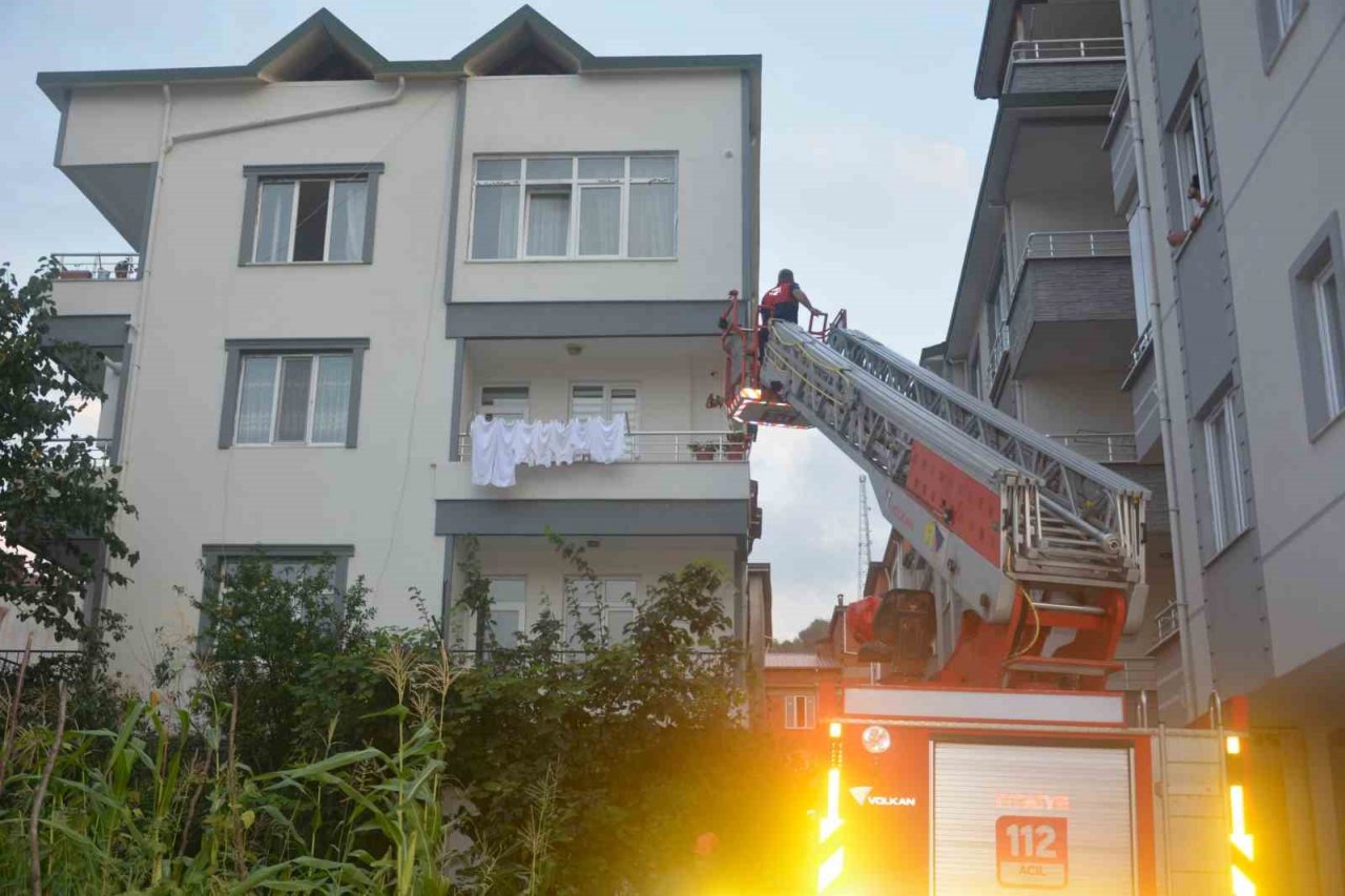 Ordu’da bunalıma giren şahıs önce evini yaktı, sonra yaktığı odaya kendisini kilitledi